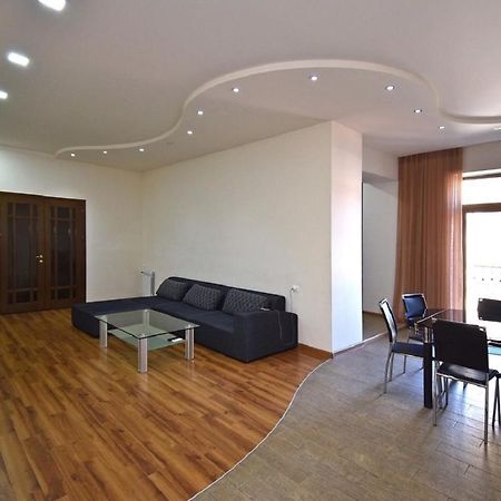 Tumanyan Street 3 Bedroom Deluxe Apartment With Large Balcony Tm662 Jerevan Exteriör bild