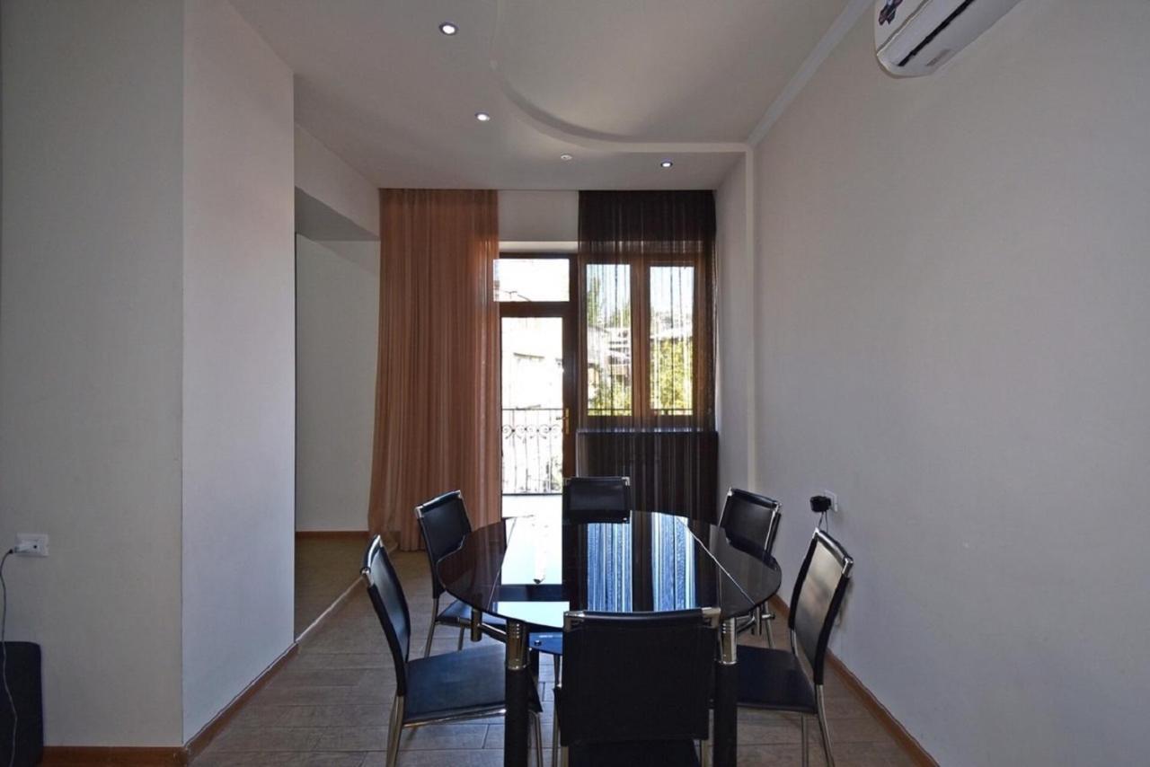 Tumanyan Street 3 Bedroom Deluxe Apartment With Large Balcony Tm662 Jerevan Exteriör bild