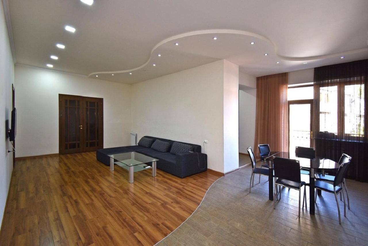 Tumanyan Street 3 Bedroom Deluxe Apartment With Large Balcony Tm662 Jerevan Exteriör bild