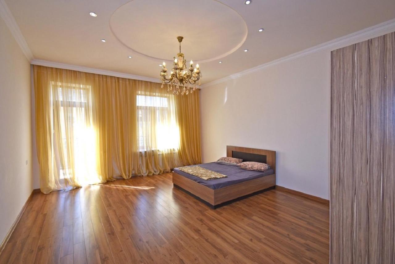 Tumanyan Street 3 Bedroom Deluxe Apartment With Large Balcony Tm662 Jerevan Exteriör bild